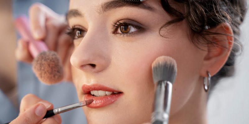 make-up-artist-getting-model-ready-photoshootin